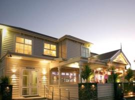 Tuakau Hotel، فندق في Tuakau