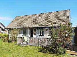 Three-Bedroom Holiday home in Lysekil 4, hotell sihtkohas Lysekil