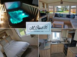 MPoint36 at Tattershall Lakes Hot Tub Lake Views 3 Bedrooms – hotel w mieście Tattershall