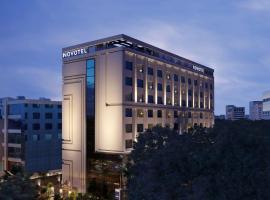 Novotel Chennai Chamiers Road, hotel u Chennaiju