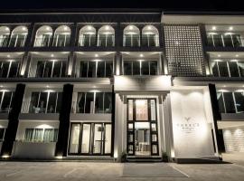 Tonkla Boutique Hotel, hotel em Lamphun