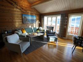 Lake View Apartment 2 bedrooms and loft, hotell i Stranda