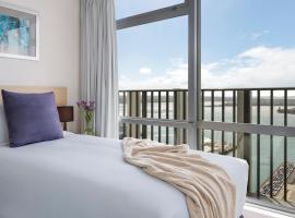 Auckland Harbour Suites, отель в Окленде