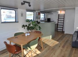 Private Lodge on Houseboat Amsterdam, hotel u Amsterdamu