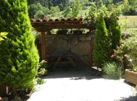 Chalet Rural El Encanto, chalet i Ojedo