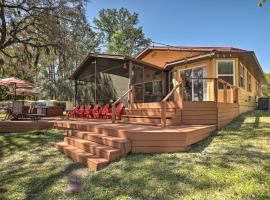 Keystone Heights Lakefront Cabin - Fire Pit, Grill, מלון בKeystone Heights