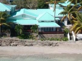 Bequia Beachfront Villas, hotel em Friendship