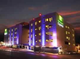 Holiday Inn Express Mexico Aeropuerto, an IHG Hotel، فندق مع موقف سيارات في مدينة ميكسيكو