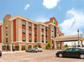 Holiday Inn Express & Suites San Antonio Frost Bank Center, an IHG Hotel, hotel in San Antonio