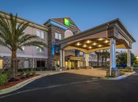 Holiday Inn Express Hotel & Suites Jacksonville-Blount Island, an IHG Hotel, מלון ליד נמל התעופה הבינלאומי ג'קסונוויל - JAX, ג'קסונוויל