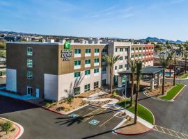 Holiday Inn Express & Suites Lake Havasu - London Bridge, an IHG Hotel, hotel en Lake Havasu City