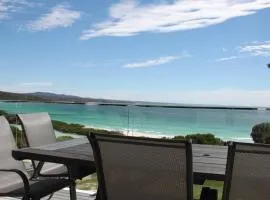 BEACHHOUSE BINALONG Luxury waterfront holiday house at Bay of Fires