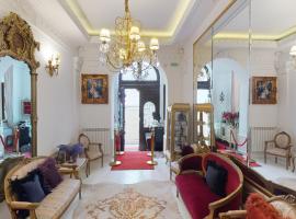 Conacul Coroanei Luxury Boutique Hotel、ブカレスト、Bucharest City-Centreのホテル