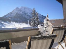 Chalet Saint Bernard: Montgenèvre'de bir otel