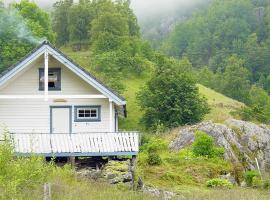 Three-Bedroom Holiday home in Åkra, hotell i Kyrping