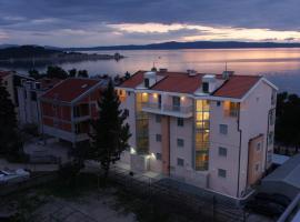 Apartments Simic Makarska, хотел в Макарска