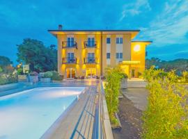 Hotel Nuova Barcaccia, hotel sa Peschiera del Garda