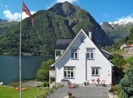 Chalet Villa Esefjord by Interhome, hotell i Balestrand