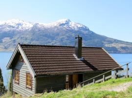 Chalet Slåttenes by Interhome, casa rústica em Naustflot