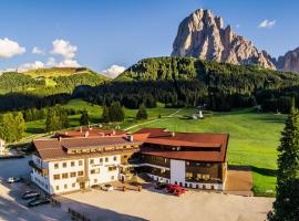 Monte Pana Dolomites Hotel, hotel sa Santa Cristina in Val Gardena