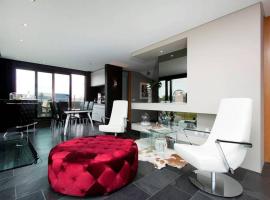 Sunny and Spacious Luxury House, hotel i Reykjavik