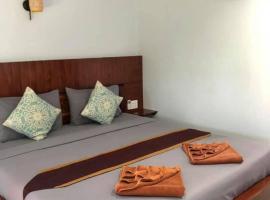 Grand Beach Resort, hotel en Ko Tao