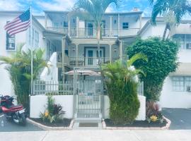 Little Paris by the ocean self check in, hotel em Praia de Fort Lauderdale, Fort Lauderdale