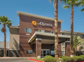 La Quinta Inn & Suites by Wyndham Las Vegas Nellis, хотел в Лас Вегас