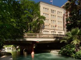 Drury Inn & Suites San Antonio Riverwalk, хотел в Сан Антонио