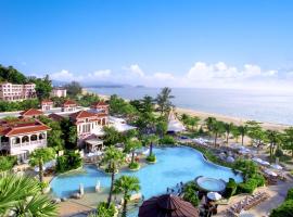 Centara Grand Beach Resort Phuket - SHA Plus, хотел в Карон Бийч