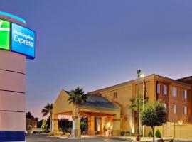 Holiday Inn Express Las Vegas-Nellis, an IHG Hotel, хотел в Лас Вегас