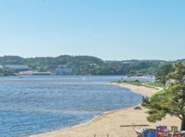 Hytte med 4 Soverom, hotell i Kristiansand