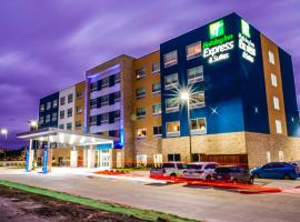 Holiday Inn Express & Suites - Dallas Market Center, an IHG Hotel, hotel v destinácii Dallas