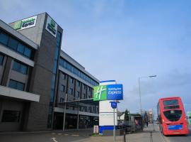 Holiday Inn Express London Heathrow T5, an IHG Hotel: Slough şehrinde bir otel