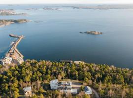 Gasthaus Vanha-Merivartioasema, hotelli kohteessa Kotka