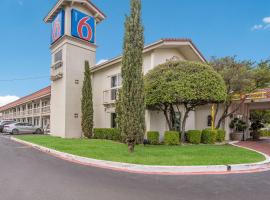 Motel 6-Dallas, TX - Market Center, hotel in Dallas