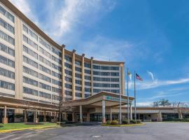 Clarion Hotel & Suites Mount Laurel: Mount Laurel şehrinde bir otel