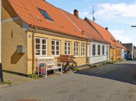 Hyggeligt gammelt fiskerhus i Marstal, hotel i Marstal