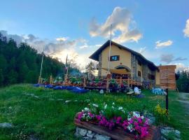 Rifugio Baita Gimont: Cesana Torinese şehrinde bir otel