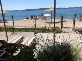 Beautiful house by the sea 5 minutes from Zadar