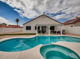 Luxurious House With A Pool, Spa, and Patio, Sleeps 6 Comfortably, hotel perto de Aeroporto de North Las Vegas - VGT, 