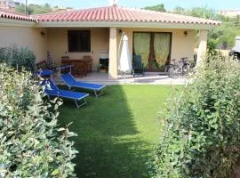 CASADELFARO con Giardino a Pittulongu 600Metri dalla Spiaggia