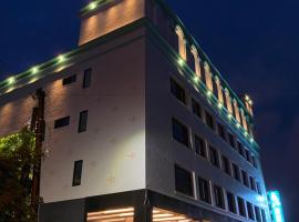 Weifeng Boutique Business Hotel - Zhanqian Branch, hotel sa Pingtung City