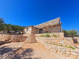 Luksusa viesnīca Luxury stone house in a Nature park pilsētā Sali