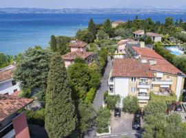 Hotel Serenella: Sirmione'de bir otel