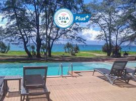 Coriacea Beachfront Boutique Phuket Resort - SHA Plus, hotel dicht bij: Internationale luchthaven Phuket - HKT, 