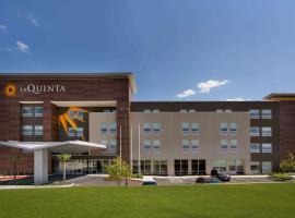 La Quinta Inn & Suites by Wyndham San Antonio Seaworld LAFB, отель в Сан-Антонио