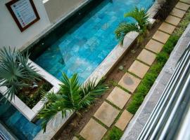 Entire Luxury 3 BR condo for rent - Flic-en-Flac - Close to Beach, condo em Flic-en-Flac