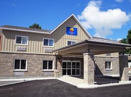 Comfort Inn & Suites Thousand Islands Harbour District, hotel in Gananoque