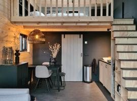 Nieuw! Sfeervol Tiny House in de natuur en aan het water、フルスホルストのホテル